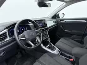 Volkswagen T-Roc (2024) thumbnail 3