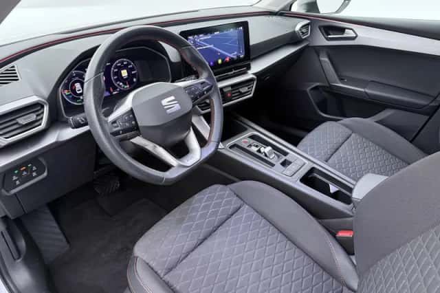 SEAT Leon (2023) thumbnail 3