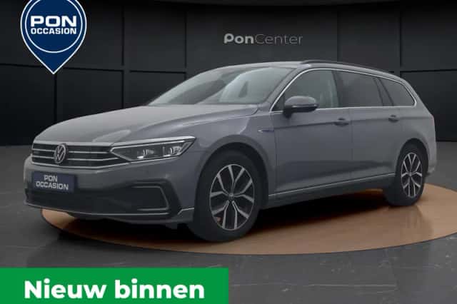 Volkswagen Passat (2022) thumbnail 1