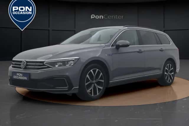 Volkswagen Passat (2022) thumbnail 2