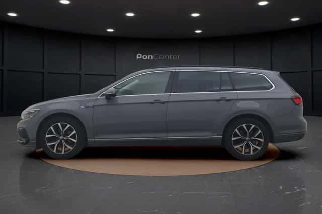 Volkswagen Passat (2022) thumbnail 6