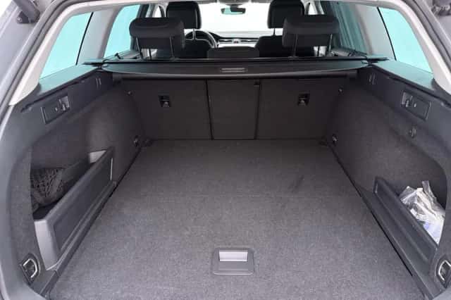 Volkswagen Passat (2022) thumbnail 9