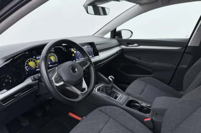 Volkswagen Golf (2022) thumbnail 3