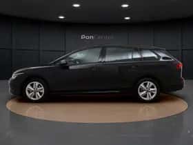 Volkswagen Golf (2022) thumbnail 6