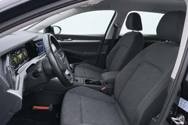 Volkswagen Golf (2022) thumbnail 5