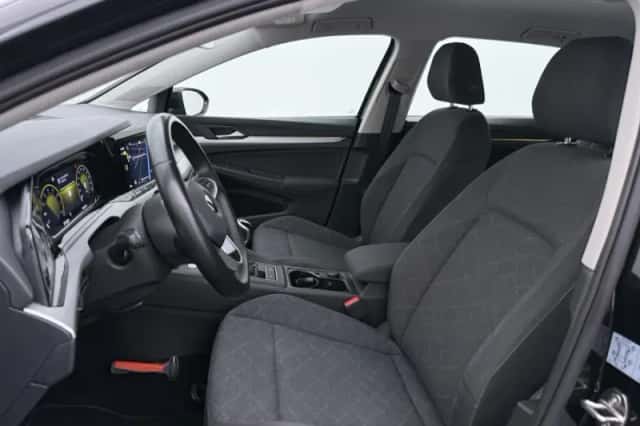 Volkswagen Golf (2022) thumbnail 5