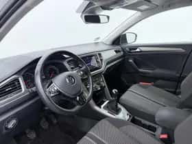 Volkswagen T-Roc (2020) thumbnail 3