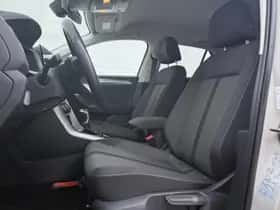 Volkswagen T-Roc (2023) thumbnail 4