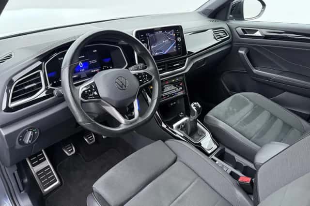 Volkswagen T-Roc (2023) thumbnail 3