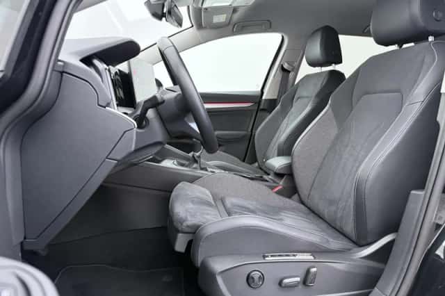Volkswagen Golf (2024) thumbnail 4
