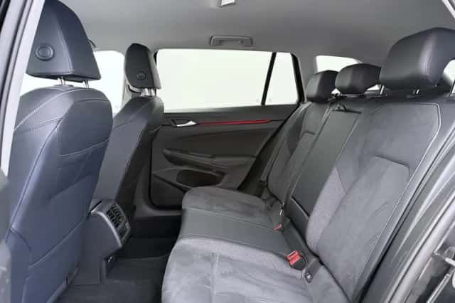 Volkswagen Golf (2024) thumbnail 7