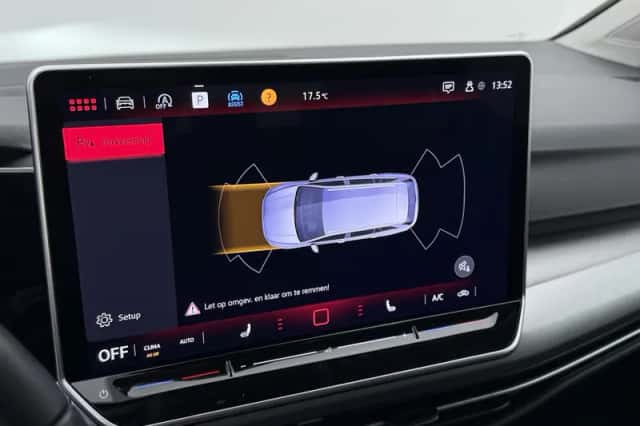 Volkswagen Golf (2024) thumbnail 10