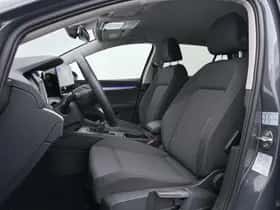 Volkswagen Golf (2024) thumbnail 4