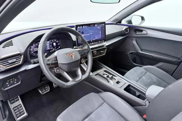 CUPRA Leon (2025) thumbnail 3