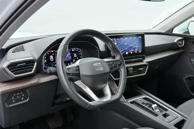SEAT Leon (2022) thumbnail 3