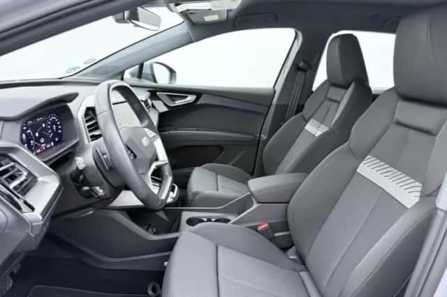 Audi Q4 e-tron (2024) thumbnail 5
