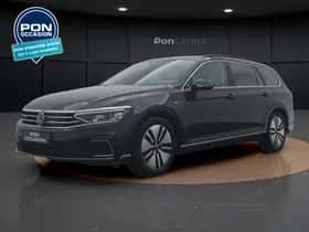 Volkswagen Passat (2022) thumbnail 1