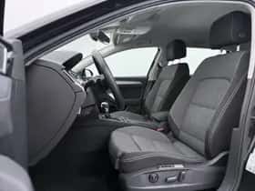 Volkswagen Passat (2022) thumbnail 4
