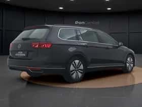 Volkswagen Passat (2022) thumbnail 5