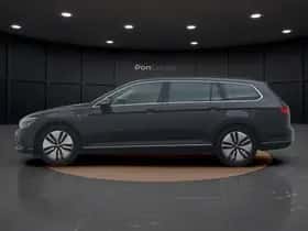 Volkswagen Passat (2022) thumbnail 6