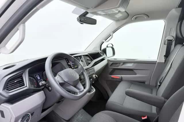 Volkswagen Transporter (2023) thumbnail 4