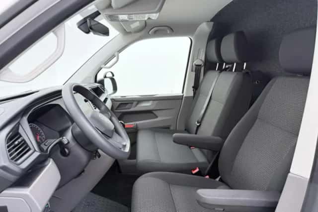 Volkswagen Transporter (2023) thumbnail 5