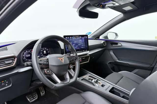CUPRA Leon (2025) thumbnail 3