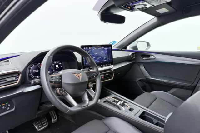CUPRA Leon (2025) thumbnail 4