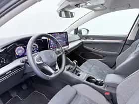 Volkswagen Golf (2024) thumbnail 3