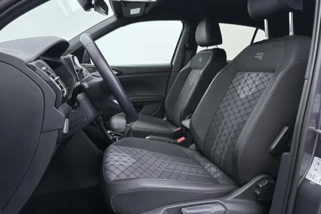 Volkswagen T-Cross (2024) thumbnail 4