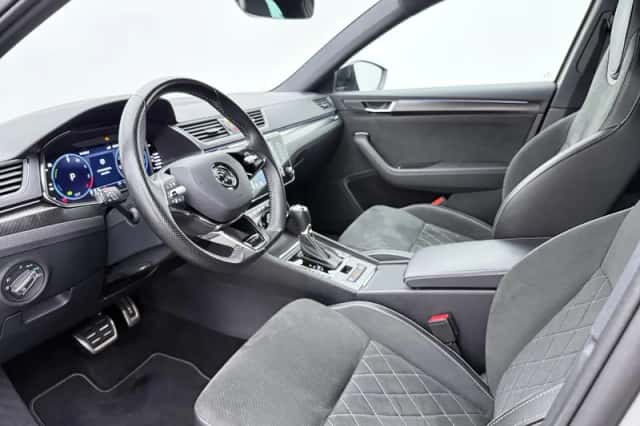 Škoda Superb (2023) thumbnail 3