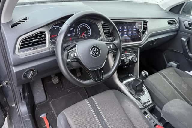 Volkswagen T-Roc (2022) thumbnail 3