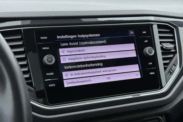 Volkswagen T-Roc (2020) thumbnail 16