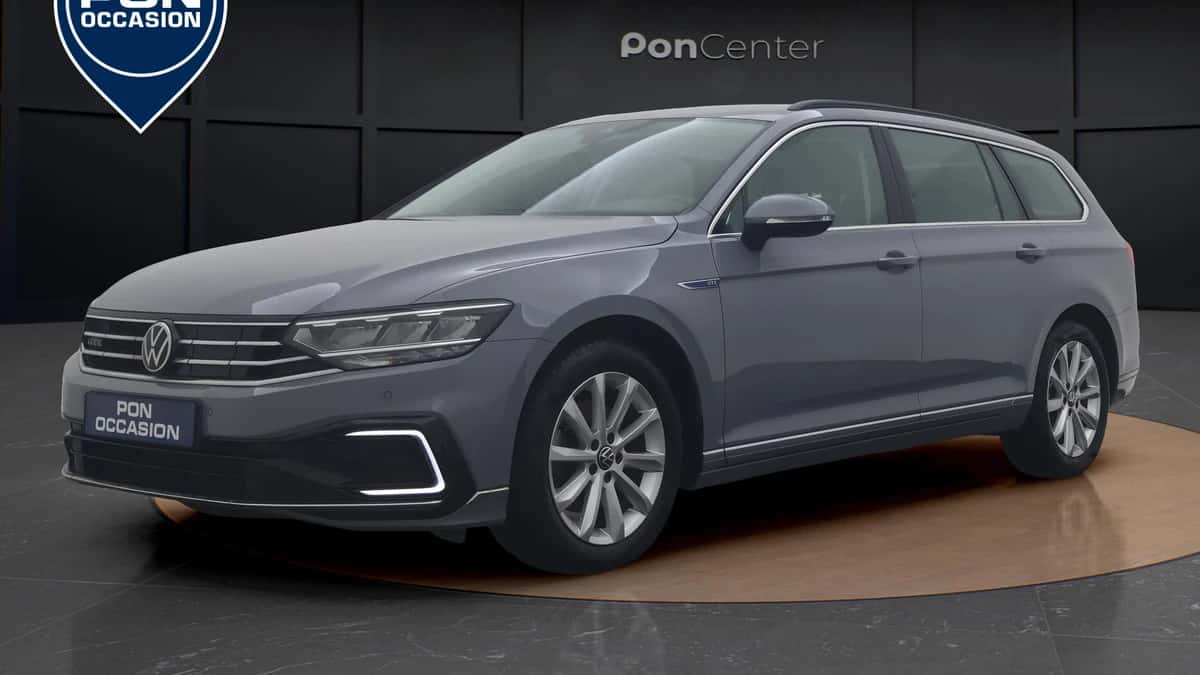 Volkswagen Passat (2022) — foto 1