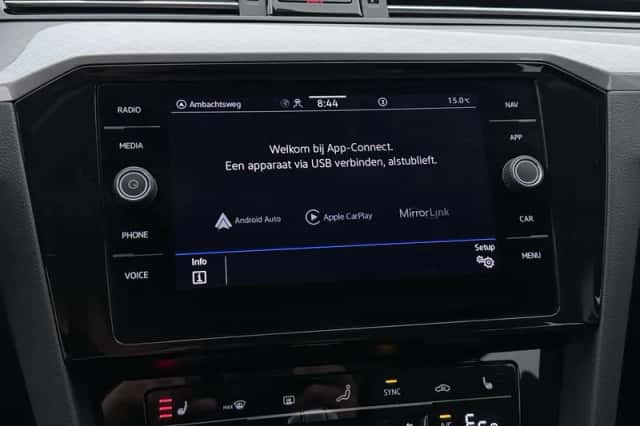 Volkswagen Passat (2022) thumbnail 13
