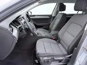 Volkswagen Passat (2022) thumbnail 4