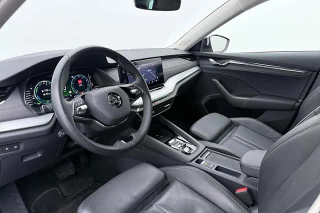 Škoda Octavia (2023) thumbnail 3