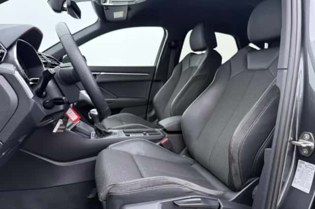 Audi Q3 (2023) thumbnail 5