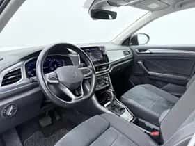 Volkswagen T-Roc (2022) thumbnail 3