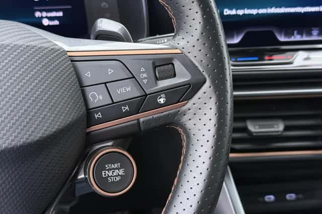 CUPRA Leon (2025) thumbnail 9