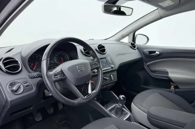 SEAT Ibiza (2016) thumbnail 3