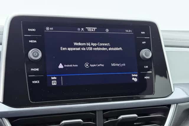 Volkswagen T-Roc (2023) thumbnail 13