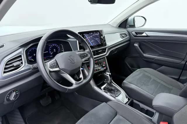 Volkswagen T-Roc (2023) thumbnail 3