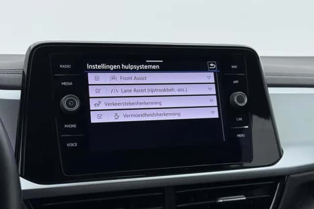 Volkswagen T-Roc (2022) thumbnail 12