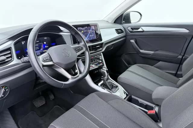 Volkswagen T-Roc (2022) thumbnail 3
