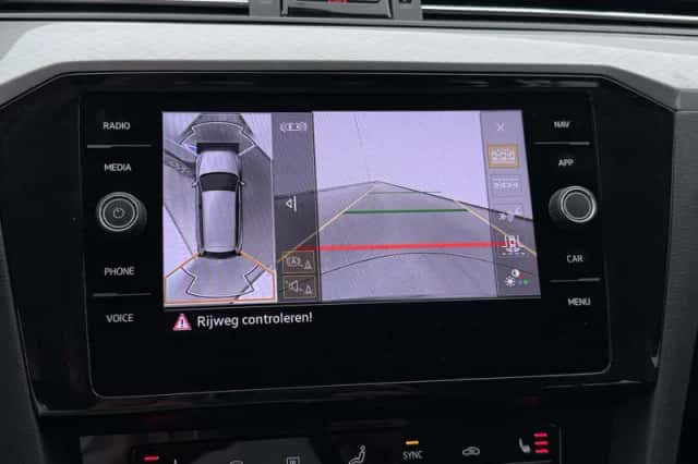 Volkswagen Passat (2023) thumbnail 11