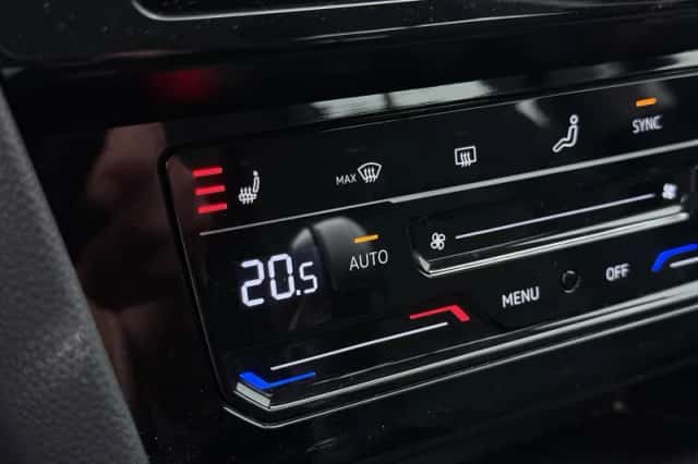 Volkswagen Passat (2023) thumbnail 12