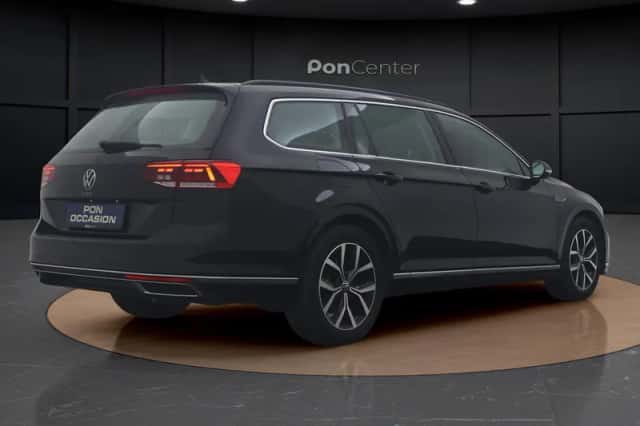 Volkswagen Passat (2023) thumbnail 5