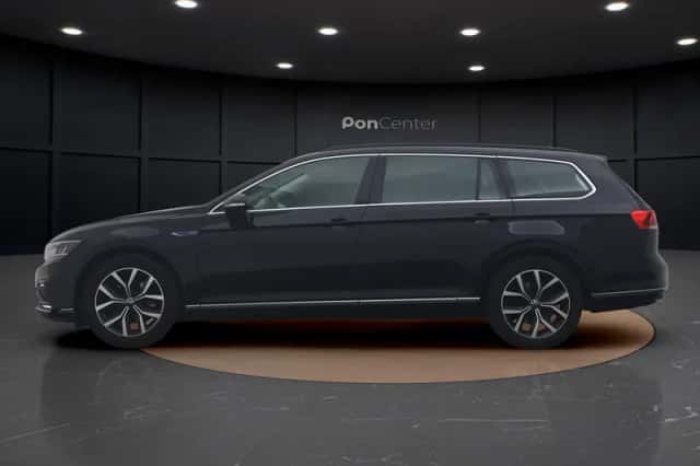Volkswagen Passat (2023) thumbnail 6
