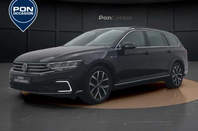 Volkswagen Passat (2023) thumbnail 2